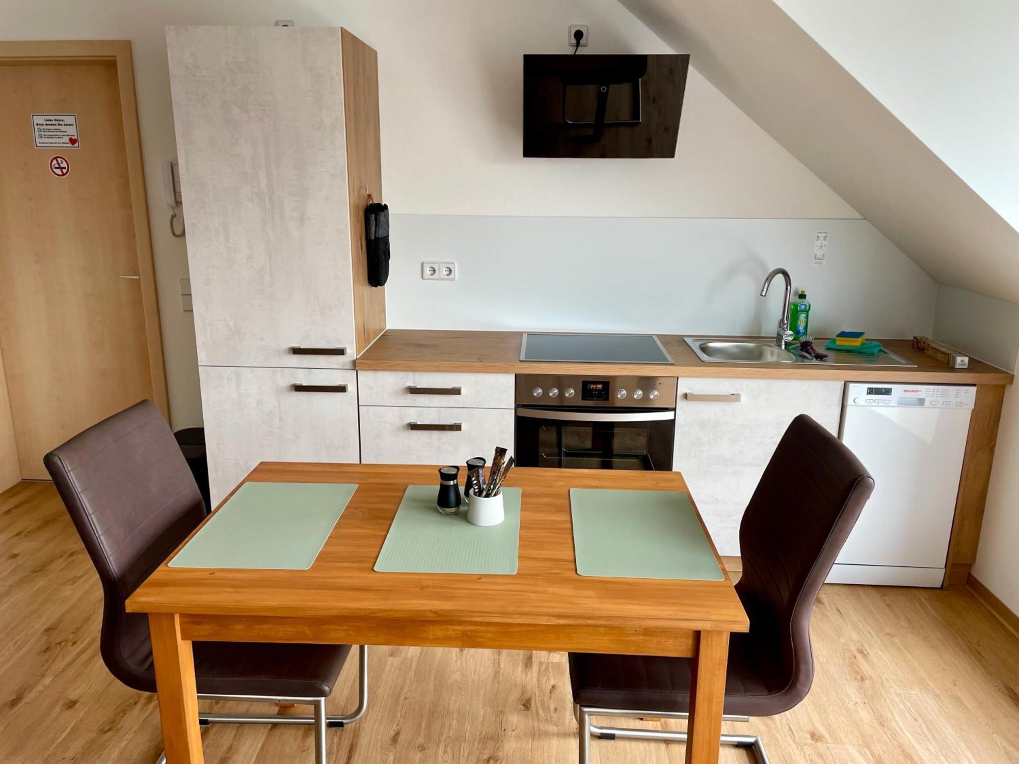 Stadtoase Geraeumige Gaestewohnungen Mit Balkon, Komfort, Modernitaet Und Ruhe, Fuer Monteure Geeignet, Free Wifi Frankenberg Luaran gambar